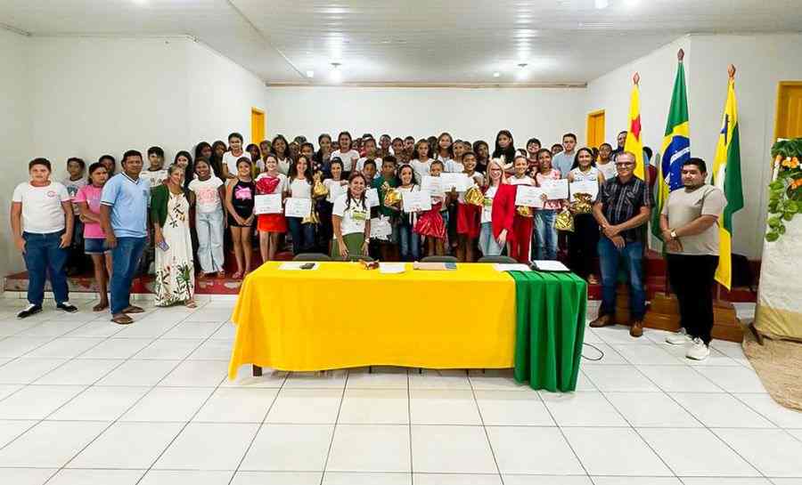 Estudantes do Juruá, autores de melhores redações, são premiados no projeto Cidadania e Justiça